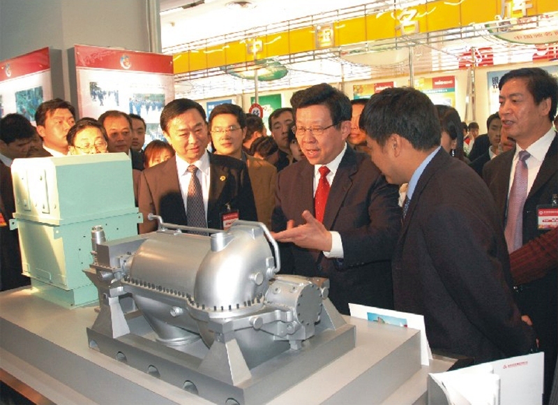 2006时任陕西省长陈德铭来欧博allbet展区旅行