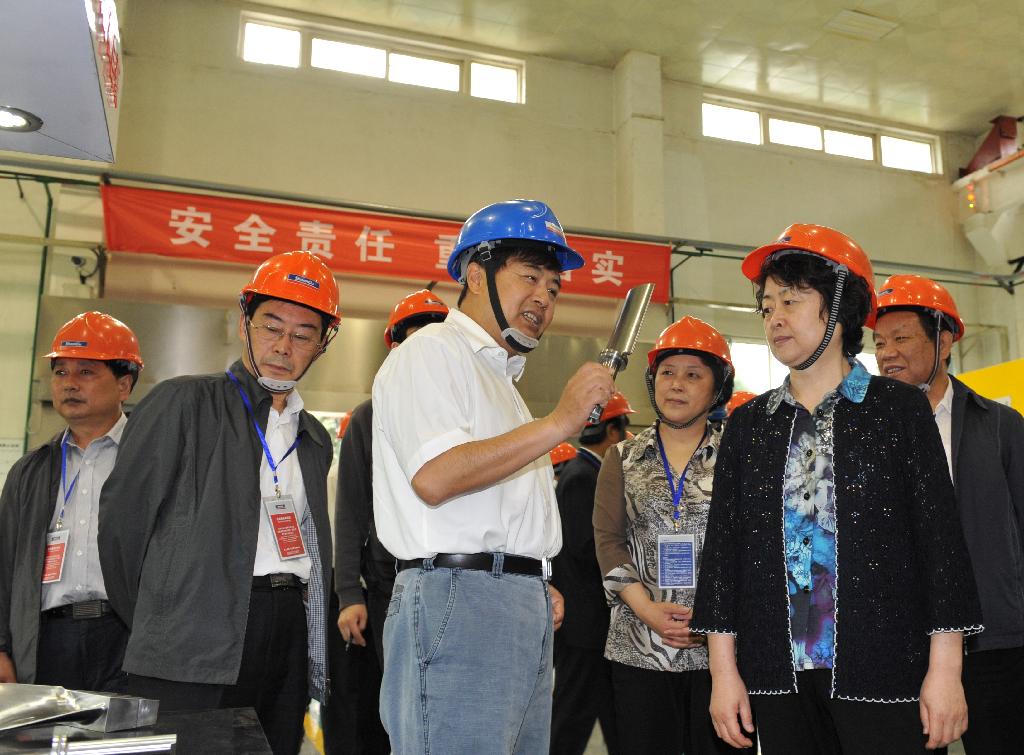 省人大常委会副主任、省总工会主席黄玮来欧博allbet调研